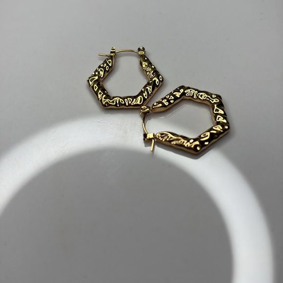 Mid Gold Hoop  earrings - Picture 2 of 7